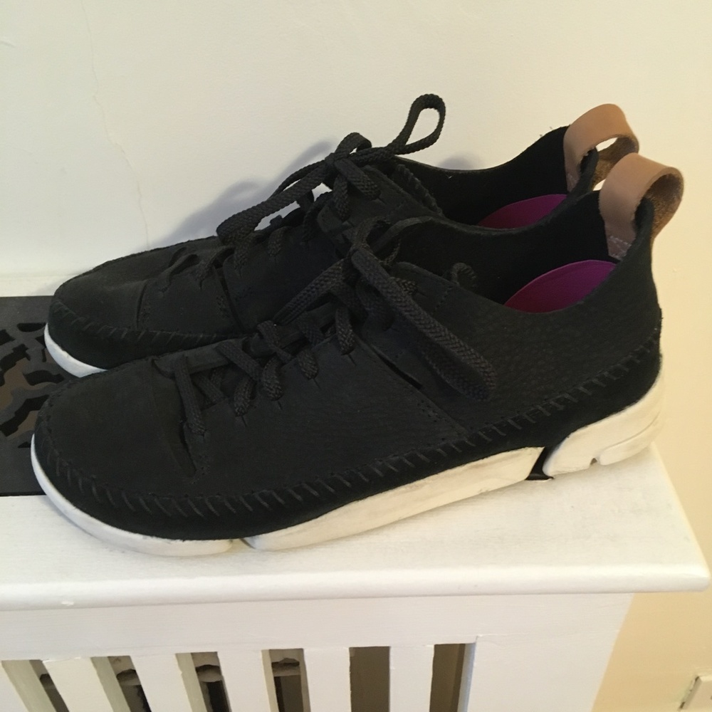 Clarks Trigenic Women's size 8 Black Suede Sneakers